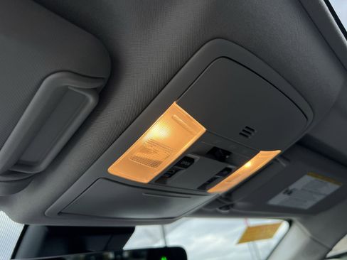 Used 2017 Toyota RAV4 Limited image 31