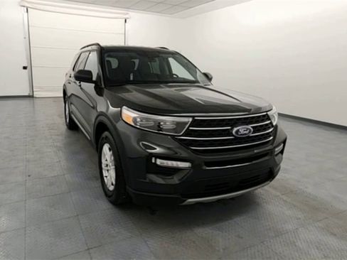 Used 2023 Ford Explorer XLT w/ Equipment Group 202A image 2