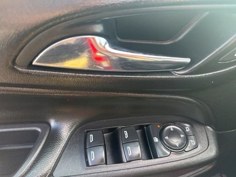 Used 2019 Chevrolet Equinox LT AWD/4WD image 16