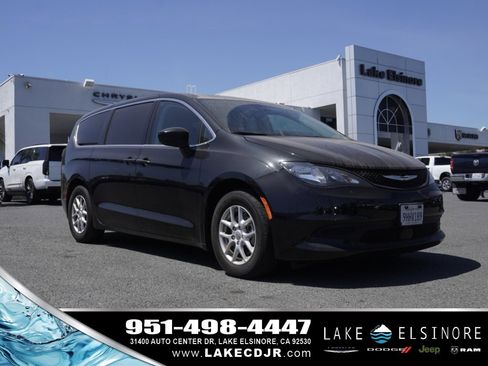 Used 2023 Chrysler Voyager LX image 1