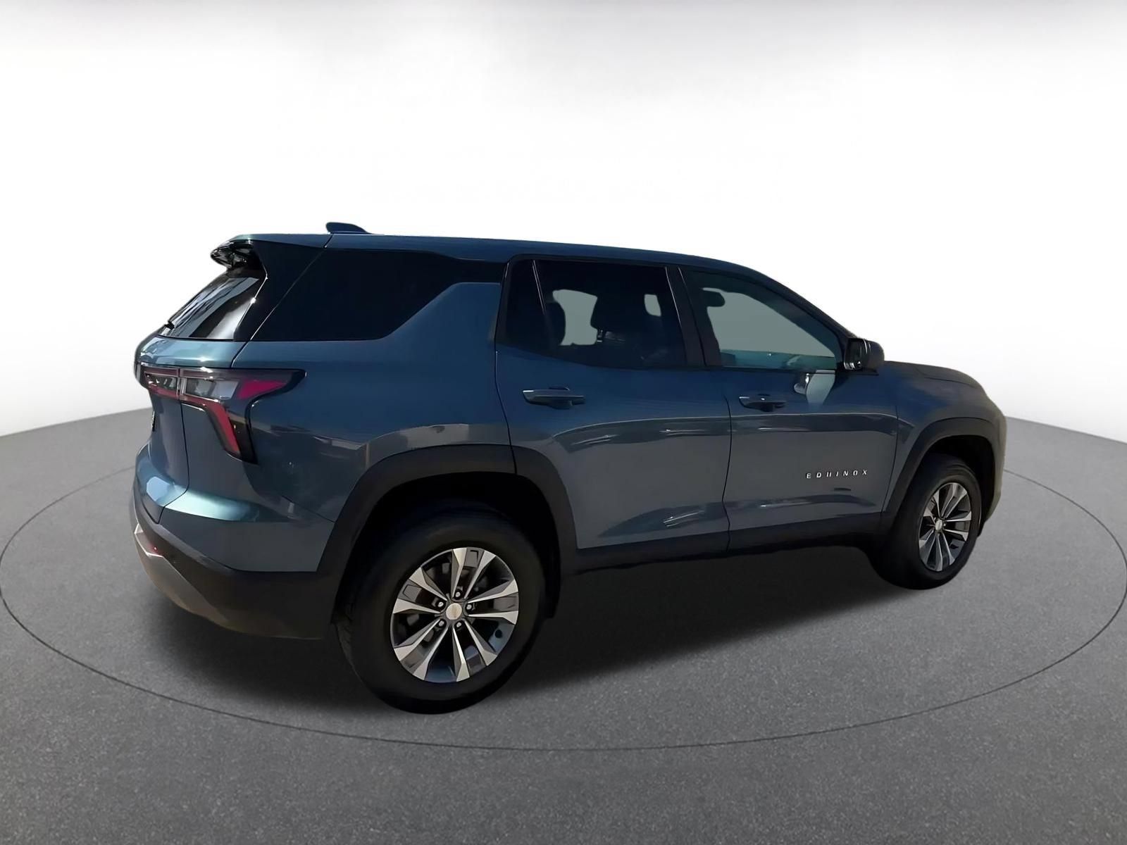 Used 2025 Chevrolet Equinox LT FWD image 14