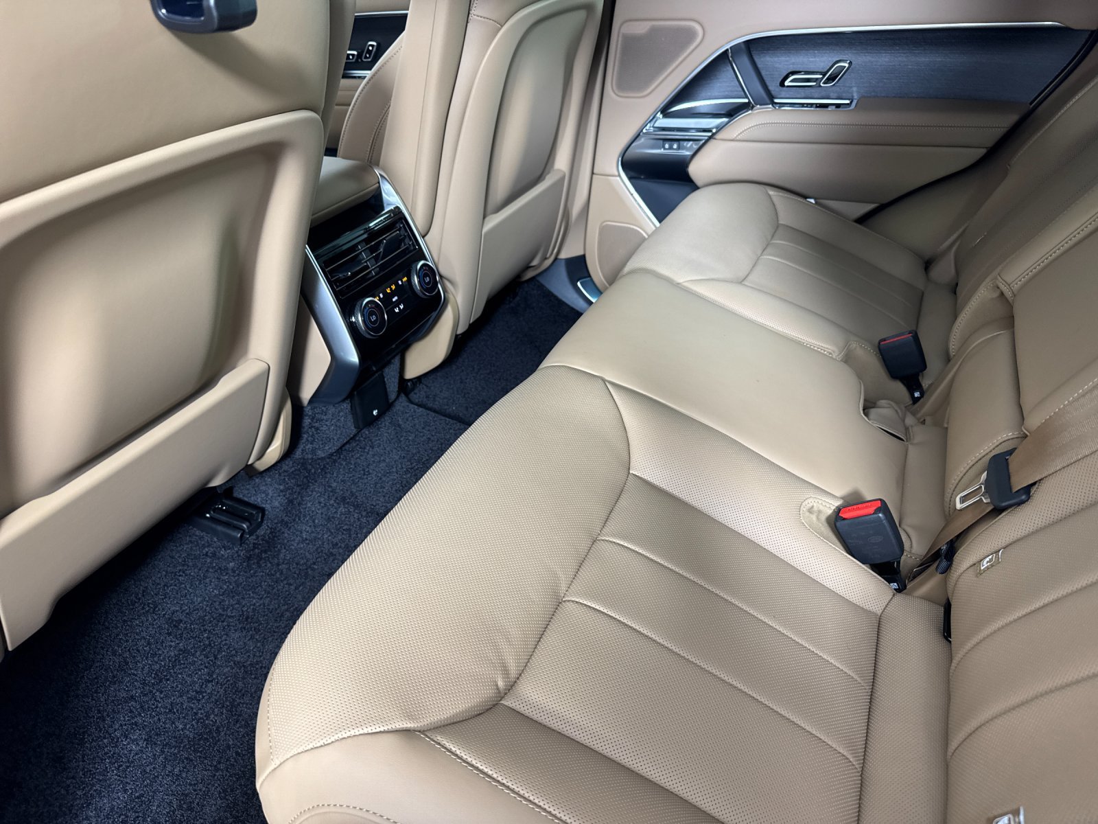 New 2026 Land Rover Range Rover SE AWD/4WD image 12