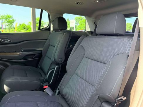 Used 2022 GMC Acadia SLE w/ Driver Convenience Package FWD image 11