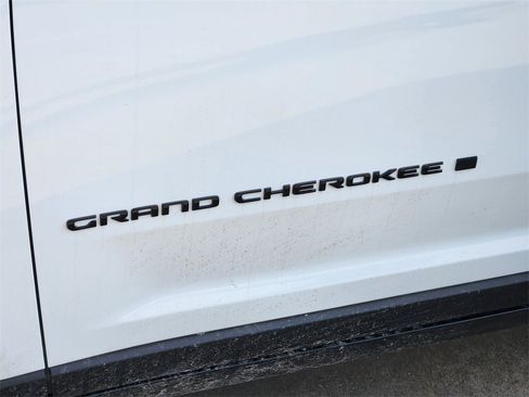 New 2025 Jeep Grand Cherokee Limited image 8