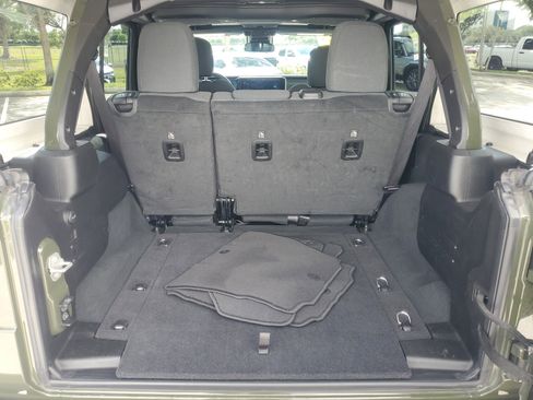 Used 2024 Jeep Wrangler Unlimited Rubicon image 9