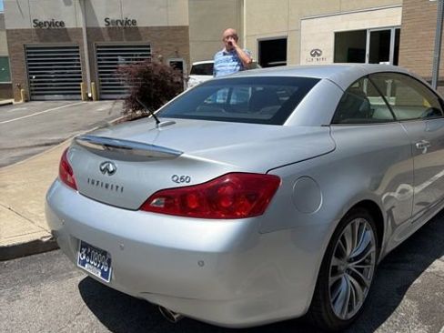 Used 2014 INFINITI Q60 Convertible w/ Premium Package RWD image 10