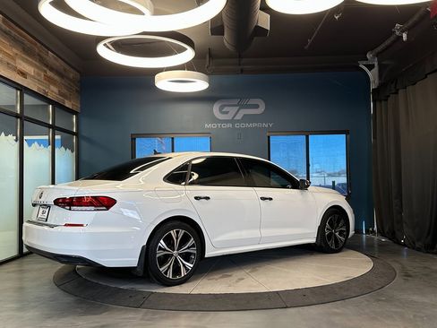 Used 2021 Volkswagen Passat 2.0T SE image 3