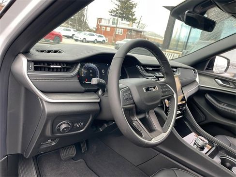 New 2025 Jeep Grand Cherokee L Limited image 9