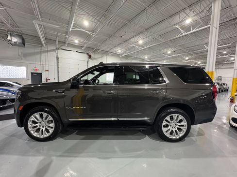 Used 2021 GMC Yukon SLT w/ SLT Luxury Plus Package image 4