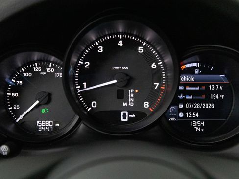 Certified 2025 Porsche Macan AWD/4WD image 18