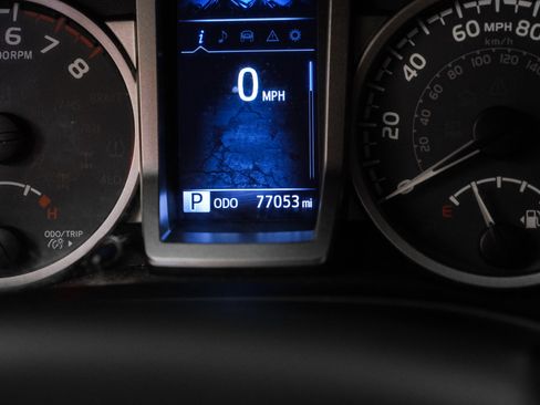 Used 2017 Toyota Tacoma SR5 image 17