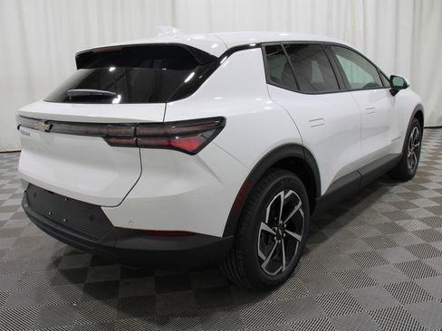 New 2026 Chevrolet Equinox EV LT image 30