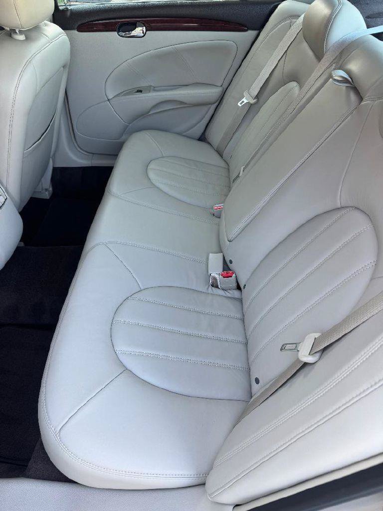 Used 2007 Buick Lucerne CXL w/ Luxury Package FWD image 28