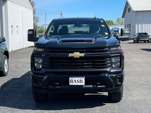 Used 2024 Chevrolet Silverado 2500 Custom w/ Custom Convenience Package AWD/4WD image 9