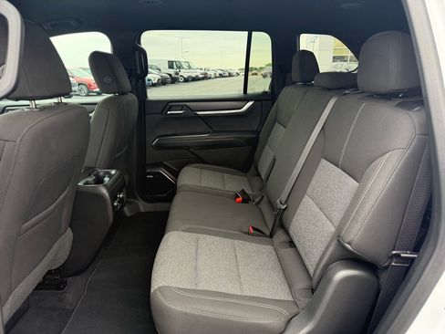 Used 2025 GMC Acadia Elevation image 12