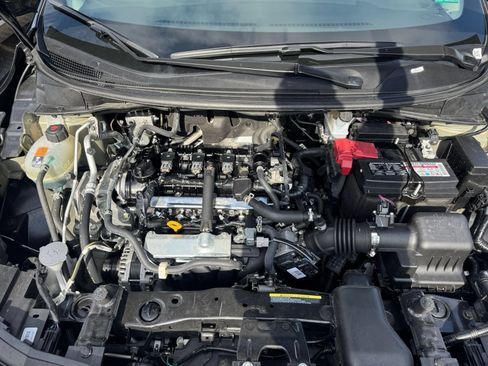 Used 2025 Nissan Versa SV FWD image 30