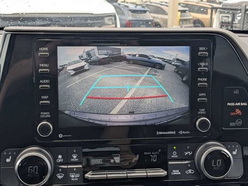Used 2021 Toyota Highlander XLE FWD image 31