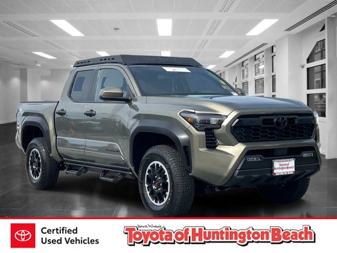 Certified 2025 Toyota Tacoma TRD Off-Road AWD/4WD image 1