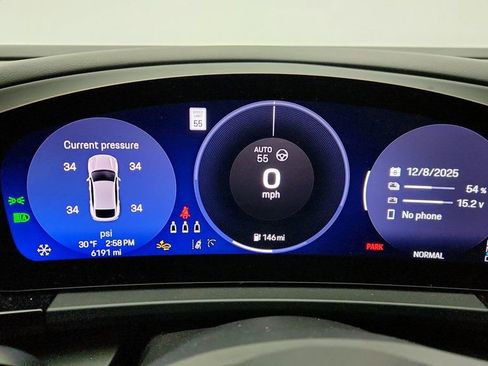 Used 2025 Porsche Macan Electric w/ Premium Package image 15