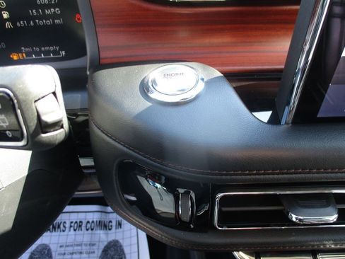 Used 2023 Lincoln Aviator Reserve image 12