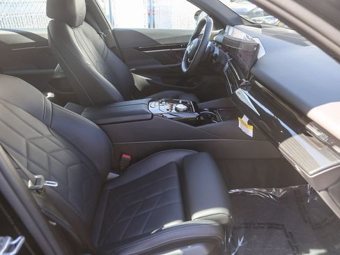 Certified 2025 BMW 530i RWD image 13