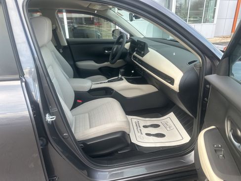 Used 2023 Honda HR-V LX image 9