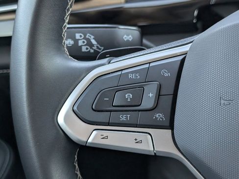 Used 2025 Volkswagen Atlas SE image 23