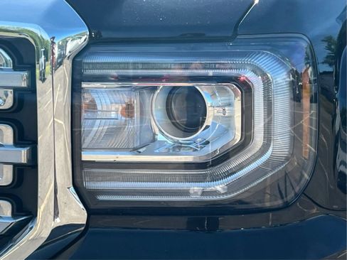 Used 2018 GMC Sierra 1500 SLT w/ SLT Premium Package AWD/4WD image 32