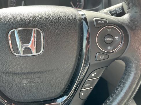 Used 2017 Honda Pilot Touring image 19