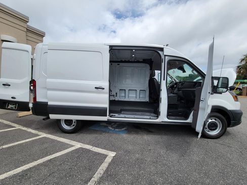 Used 2025 Ford Transit 250 148 Medium Roof RWD image 19