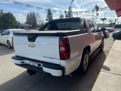 Used 2009 Chevrolet Avalanche LT image 4