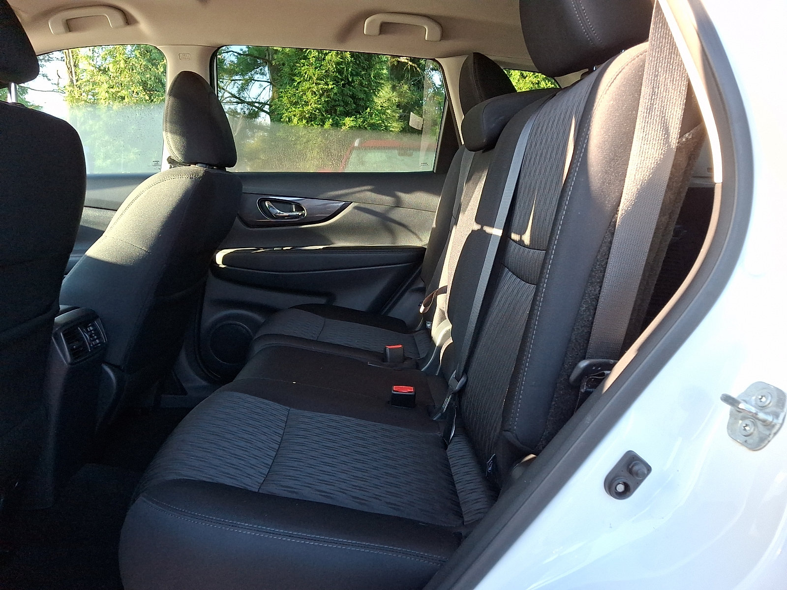 Used 2018 Nissan Rogue SV FWD image 10