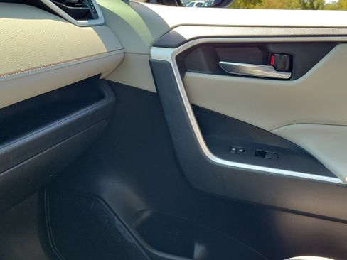 Certified 2021 Toyota RAV4 XLE FWD image 30
