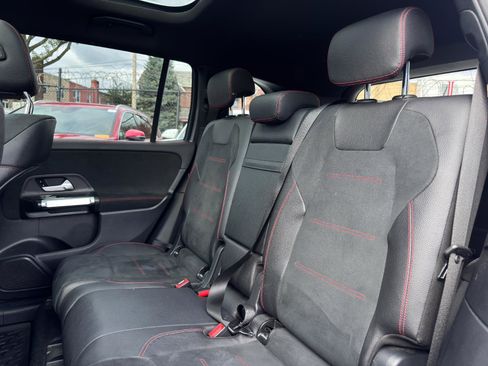Used 2021 Mercedes-Benz GLB 250 4MATIC image 23