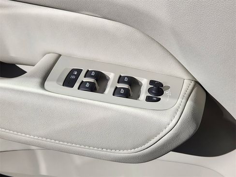 New 2026 Volvo XC60 B5 Ultra w/ Climate Package image 4