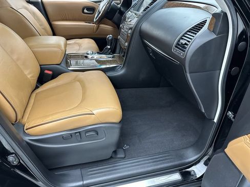 Used 2016 INFINITI QX80 4WD w/ Signature Edition Package image 26