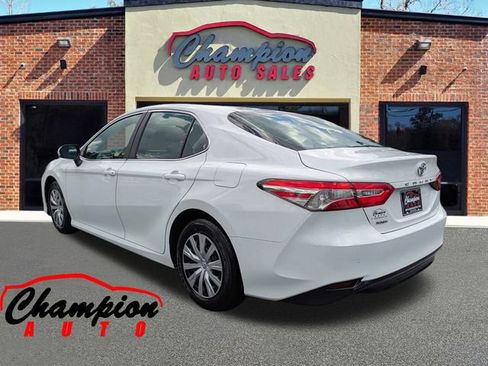 Used 2018 Toyota Camry FWD image 7