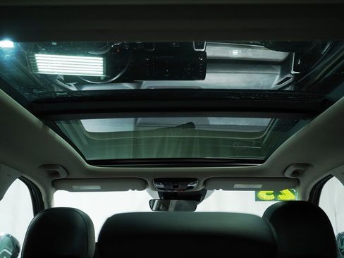 Used 2023 Kia Sorento S w/ Panoramic Sunroof Package image 8