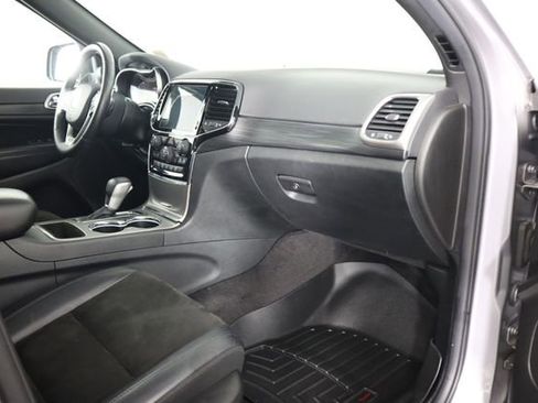 Used 2019 Jeep Grand Cherokee Laredo AWD/4WD image 65