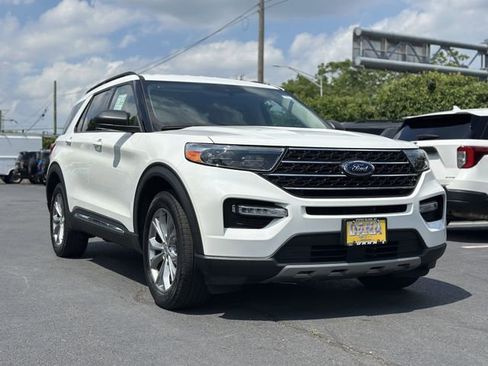Used 2023 Ford Explorer XLT w/ Equipment Group 202A AWD/4WD image 43