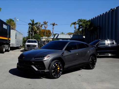 Used 2021 Lamborghini Urus AWD/4WD image 6