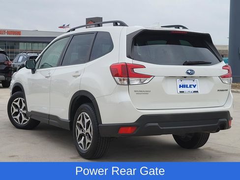 Used 2023 Subaru Forester Premium image 3