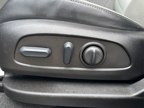 Used 2022 GMC Terrain SLT image 38