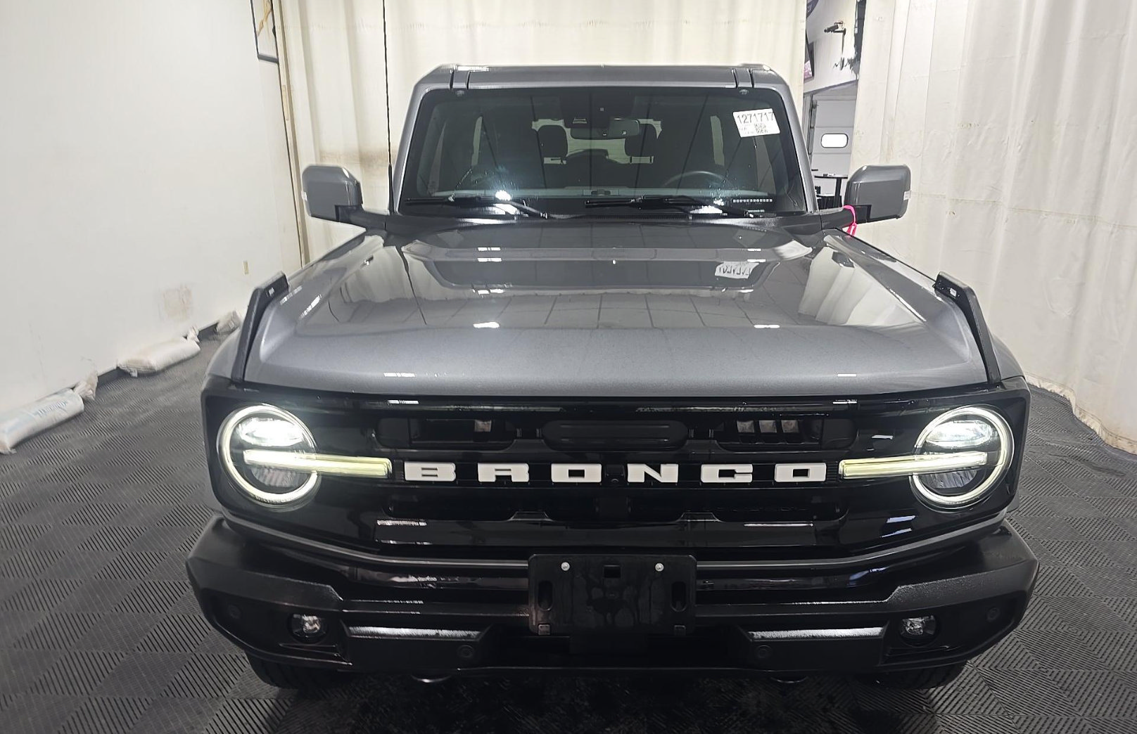 Used 2023 Ford Bronco Outer Banks AWD/4WD image 2