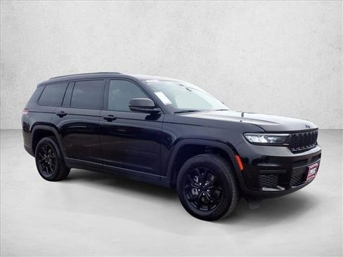 Used 2024 Jeep Grand Cherokee L Laredo image 6