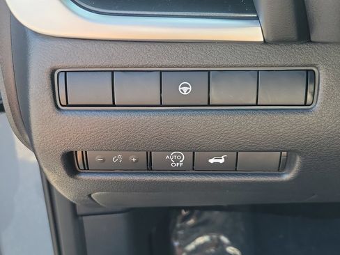 Used 2026 Nissan Rogue SV FWD image 30
