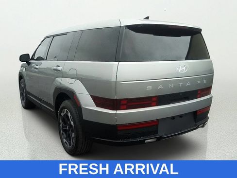 Used 2024 Hyundai Santa Fe SE FWD image 5