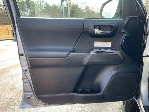 Used 2019 Toyota Tacoma TRD Off-Road AWD/4WD image 15