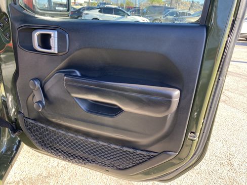 Used 2020 Jeep Wrangler Unlimited Sport AWD/4WD image 30