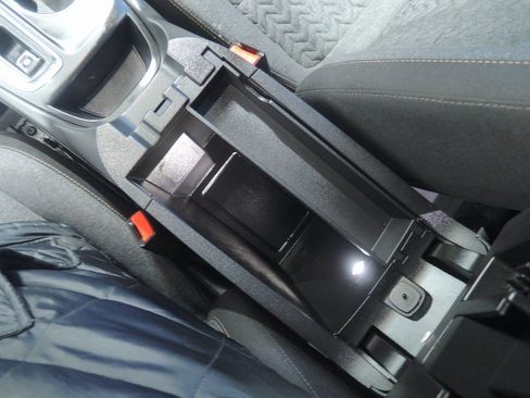 Used 2024 Chevrolet Equinox LT FWD image 21